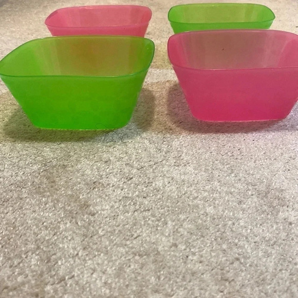 Other - Plastic bowls set a four BPA free